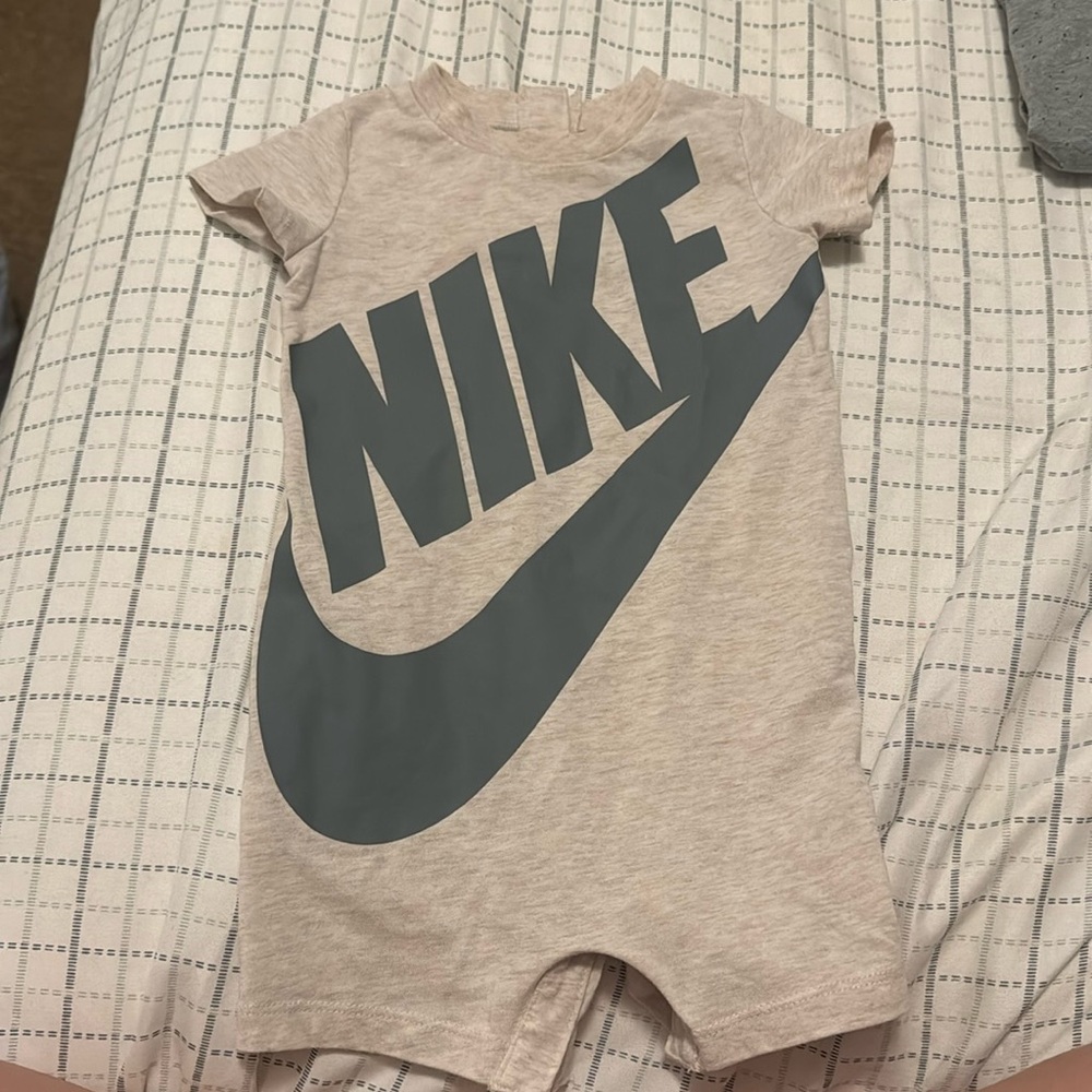 Nike baby clothe